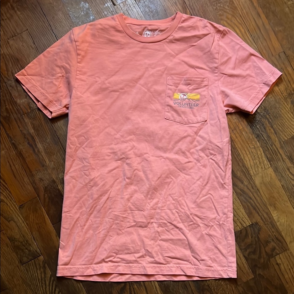 Casual Pink Short Sleeve Tee with Graphic Detail